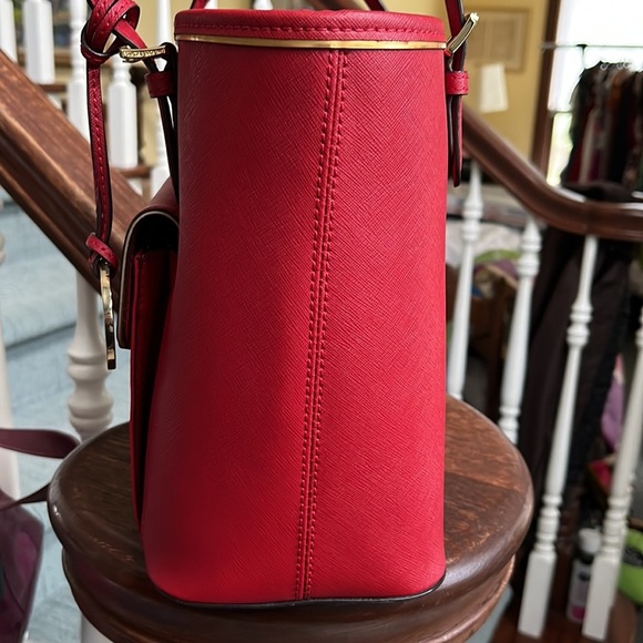 Michael Kors shoulder Bag Red Saffiano leather/ gold tone hardware & Trim NWOT - Picture 5 of 16